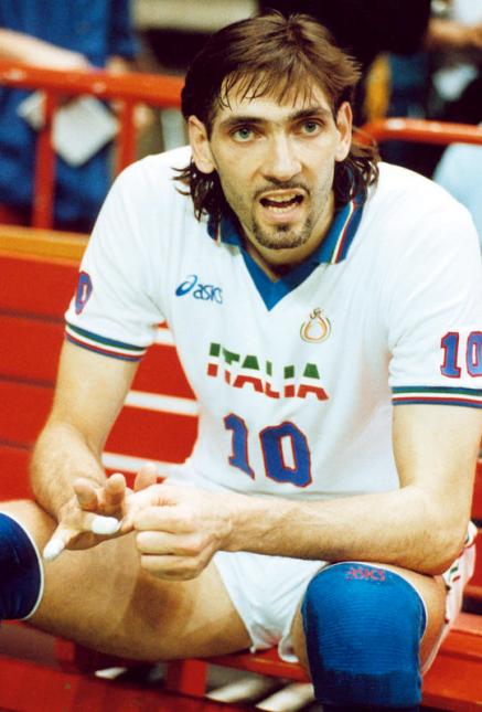 Luca Cantagalli volley Tanti auguri a Luca Cantagalli, il "bazooka" della generazione dei fenomeni guidata da Julio Velasco vincitore di due mondiali e tre europei.
